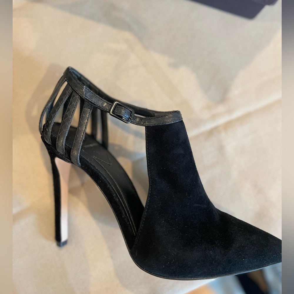 Heels - Picture 5 of 12